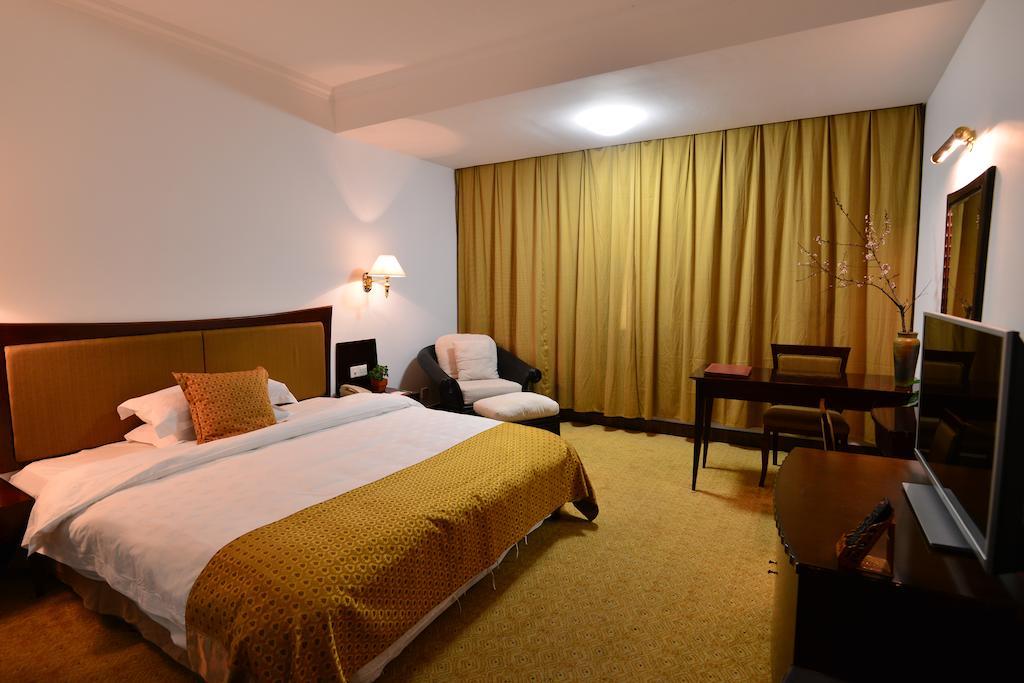 Baodao Exhibition Center Hotel Вуишан Стая снимка