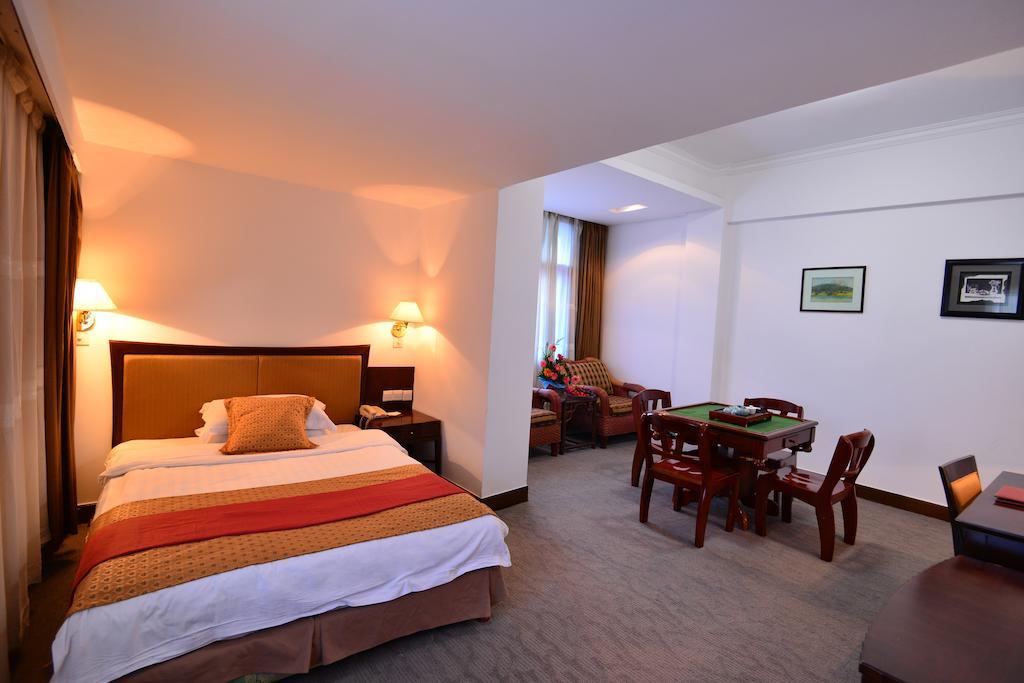 Baodao Exhibition Center Hotel Вуишан Стая снимка